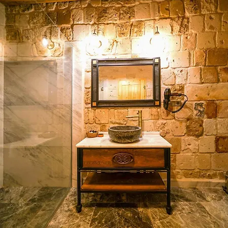 Caverna Premium Caves Hotel *